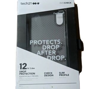 Tech21 Evo Check Smoke Black Case